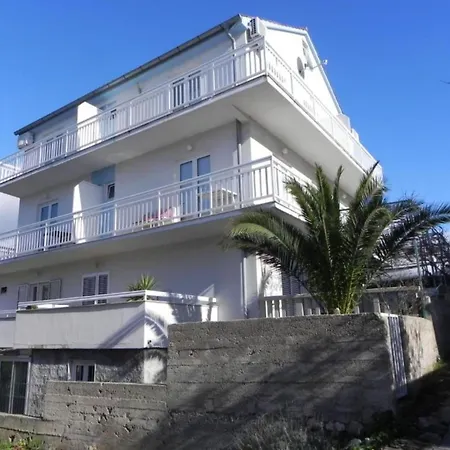 Trogrli - One-bedroom With Balcony Lägenhet *