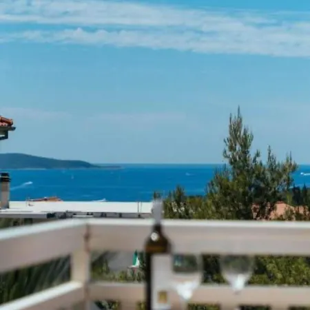 Trogrli - One-bedroom With Balcony Apartment Hvar Town