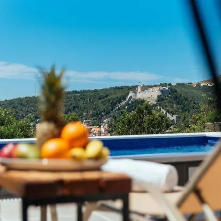 Trogrli - One-bedroom With Balcony *