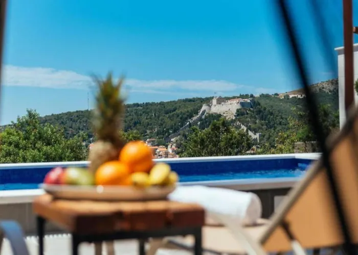 Trogrli - One-bedroom With Balcony *